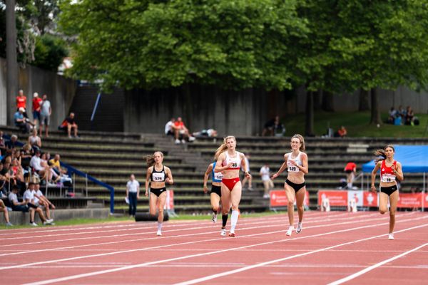 Lara-Noelle Steinbrecher (Sportclub Magdeburg), Maja Schorr (SV GO! Saar 05), Anna Hense (LG Olympia Dortmund) ueber 400m am 04.06.2022 waehrend der Sparkassen Gala in Regensburg